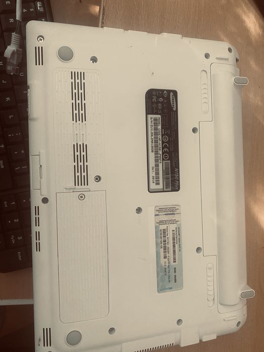 Vind  doua mini lapto