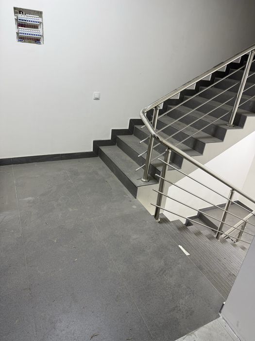 АРЕНДА кадшва бозар факат 2 етаж колди 340 кв