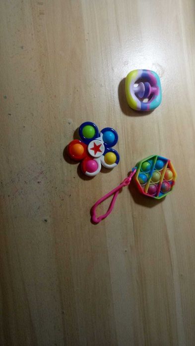 Продам игрушки б/у: Спинеры Симпл-димпл, Поп-ит, Снаперс, Антистресс