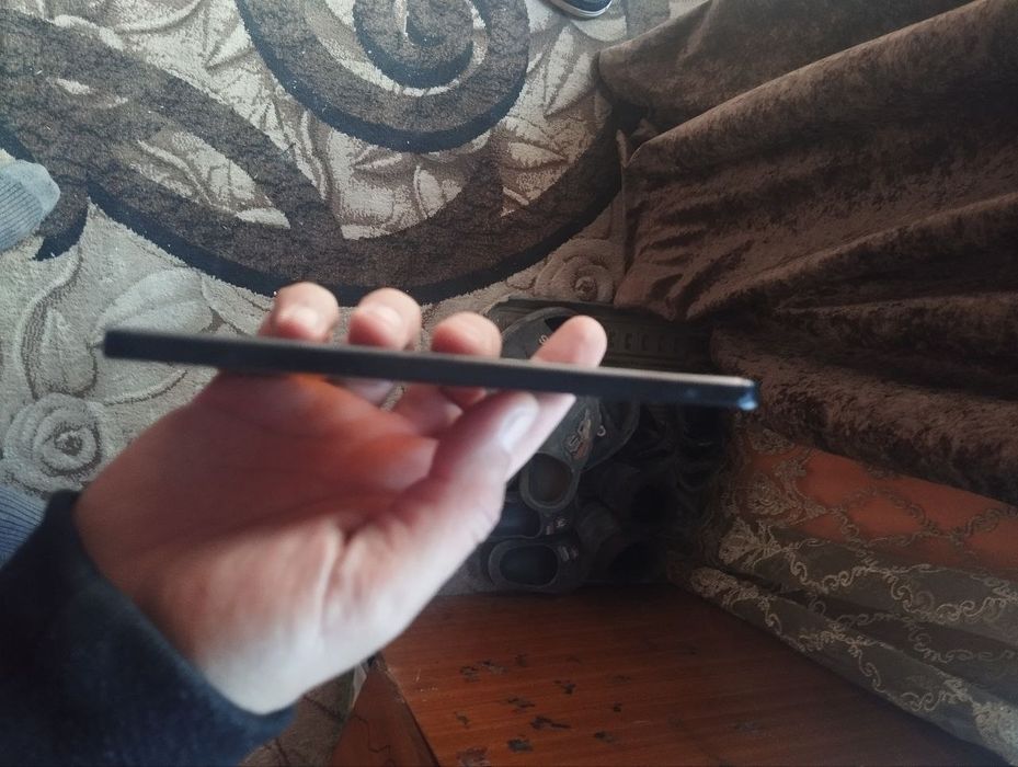 Poco F5 5 G sotiladi 12+8/256 gb