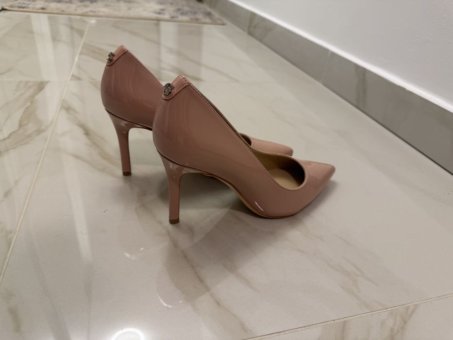 Pantofi nude lac Guess noi