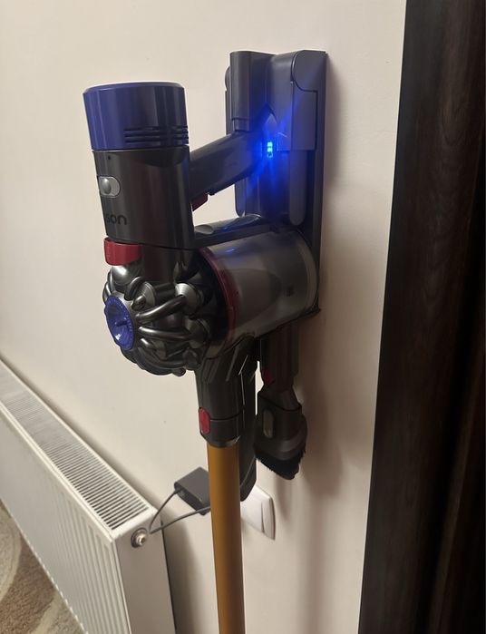 Aspirator Dyson V8