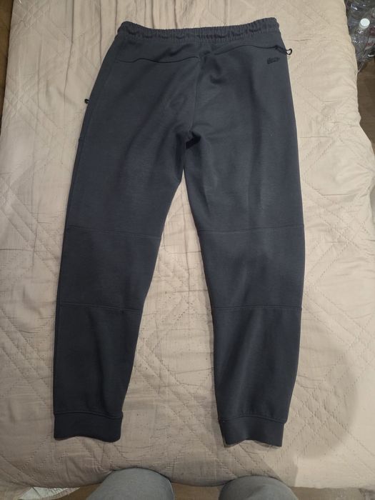 Продавам анцуг Pullbear