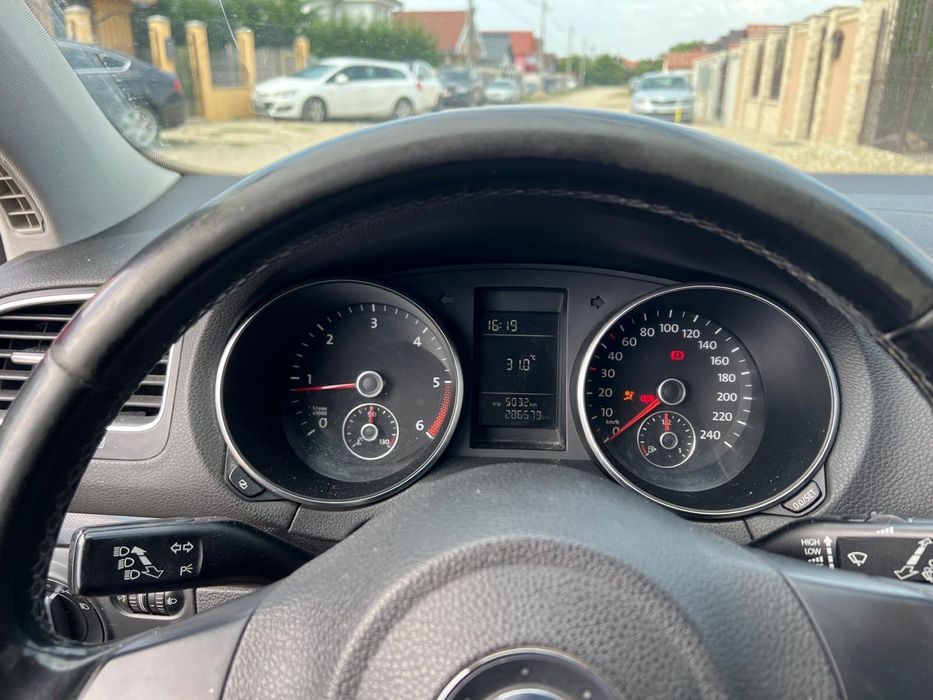 VW Golf 6 2.0 TDI FULL – Panoramică, Navi, Încălzire Scaune, Fără Rugină