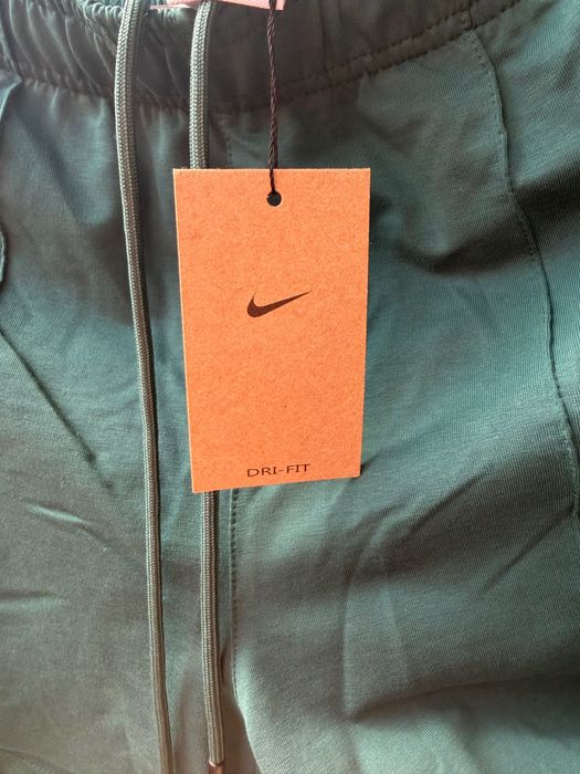 Дамски къси панталони - NIKE, М размер