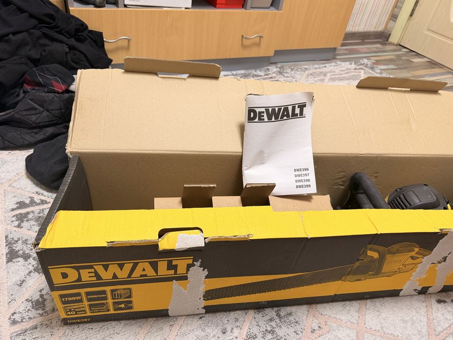 Електрически трион DeWalt DWE399, 1700W, 430мм, тегло 5,5кг