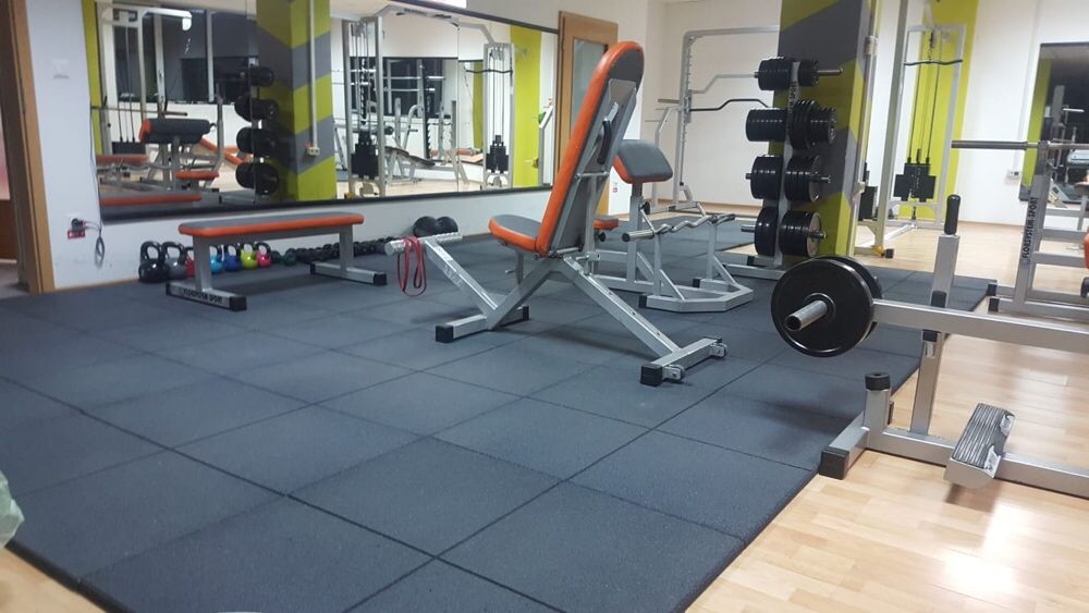 Pardoseala sala Fitness, dale de cauciuc, pavele covor sala culturism