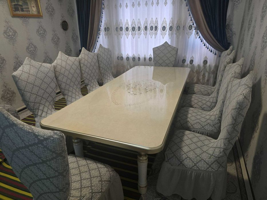 Стол стул гостиной