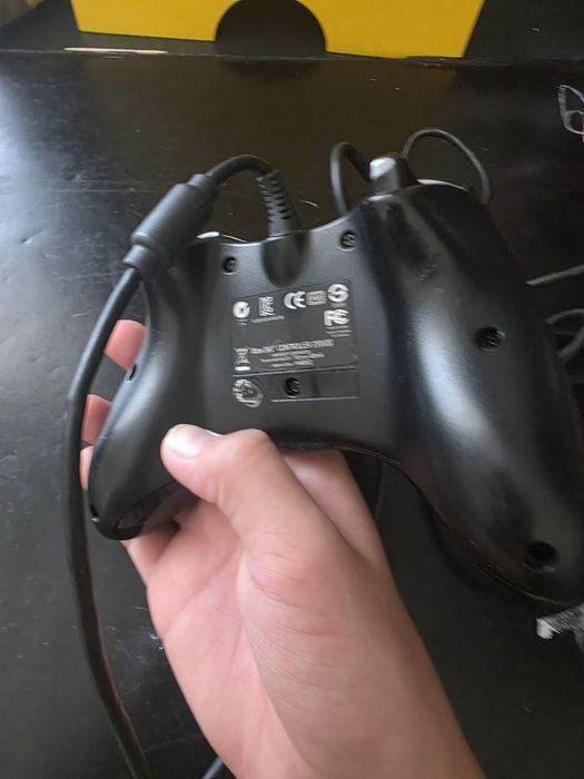 Maneta Xbox 360 cu wire black edition curățat dar netestat