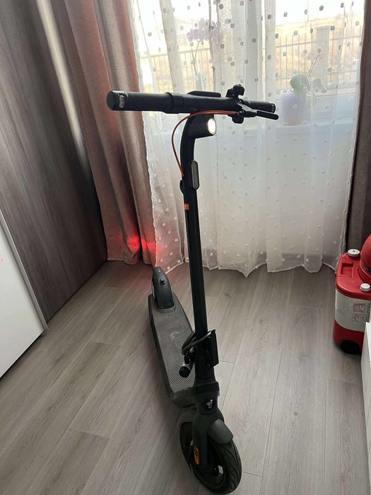 Trotinetă electrică - Segway Ninebot KickScooter (din seria E2 sau F2)