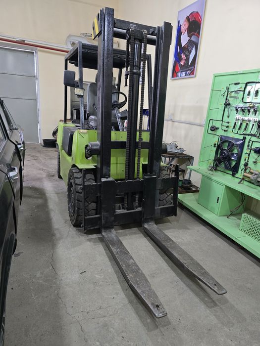 Погрузчик сотилади