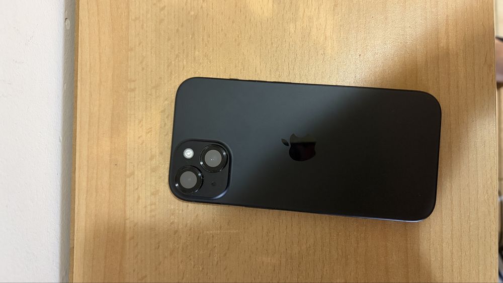iPhone 15 128 GB 79% Baterie