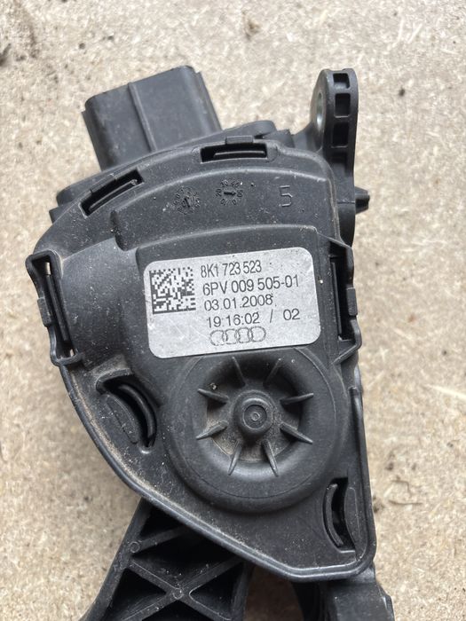 Потенцьометър педал газ ауди а6 ц6 4ф