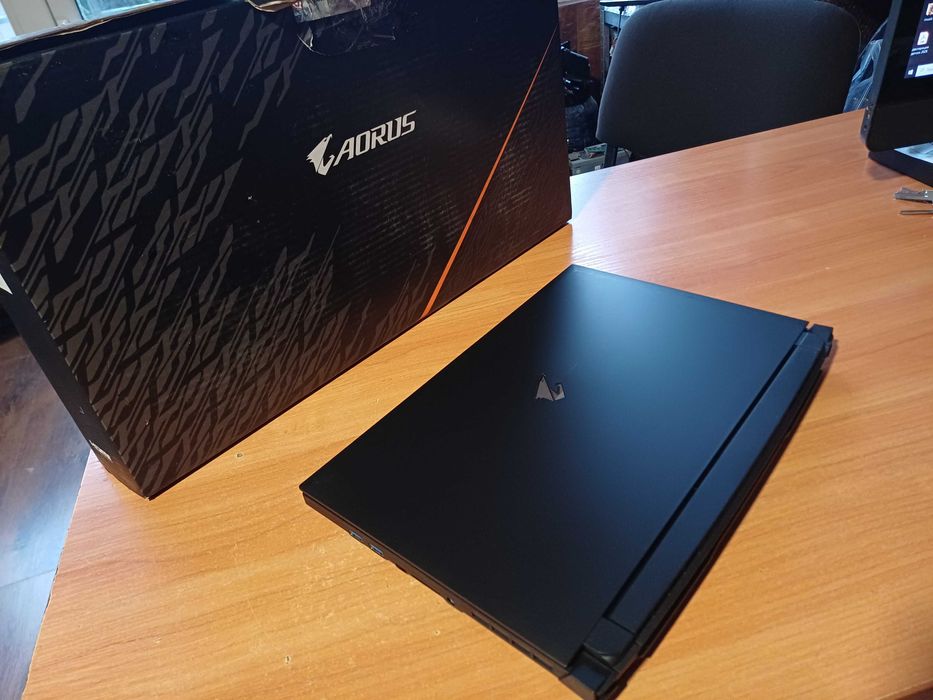 240Hz Gigabyte AORUS Core™ i7-11H/RTX 3060 6GB GDDR6/32GB RAM/1TB SSD
