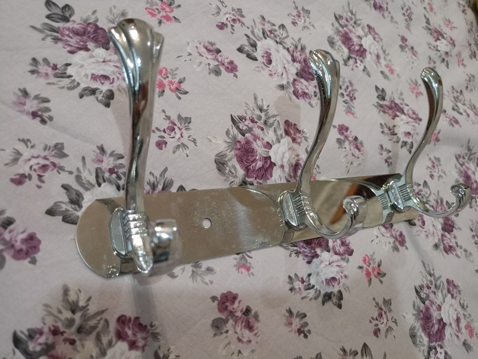 Вешалка крючок настенная