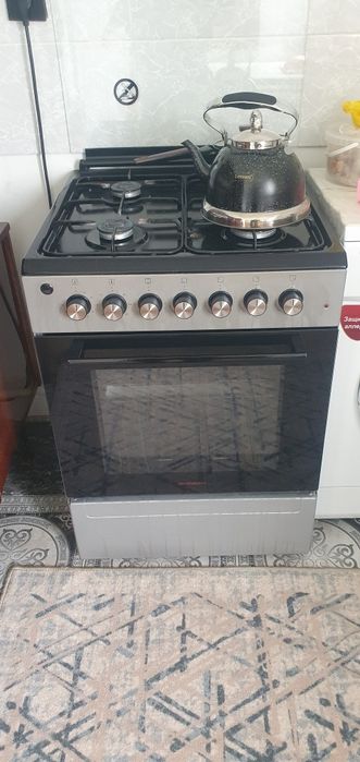 Холодильник и газовая плита