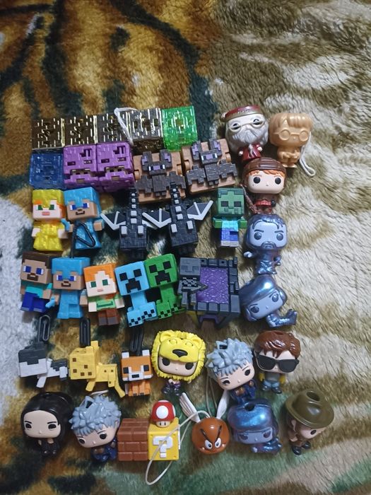 Продам игрушки Киндер джой