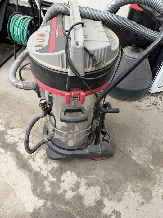 Продается пылесос 3 мотора 100 литров