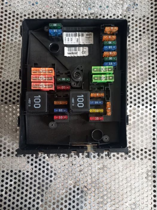Panou Siguranta Relee Vw Golf 5 Jetta Touran Benzina An 2005-2006-2007-2008-2009-2010