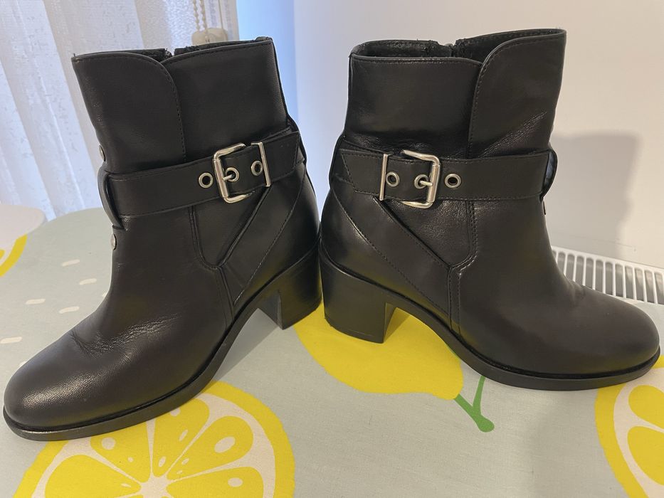 Ghete piele 36 ..
