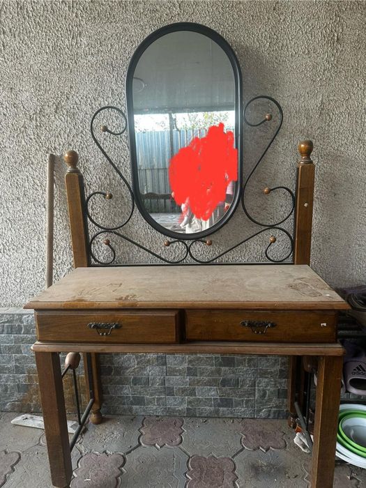 Туалетный стол, кровать