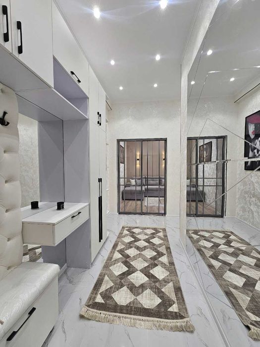 Продам 2-х комнатную с ремонтом .Чиланзар Ц квартал     2/5/8