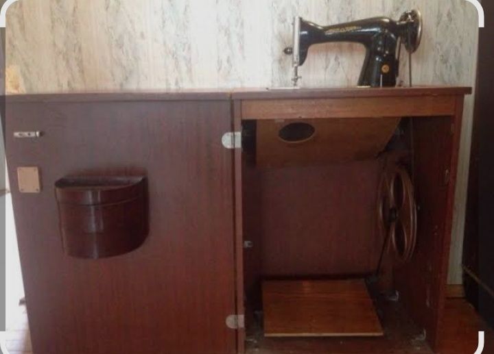 Швейная машинка ножная