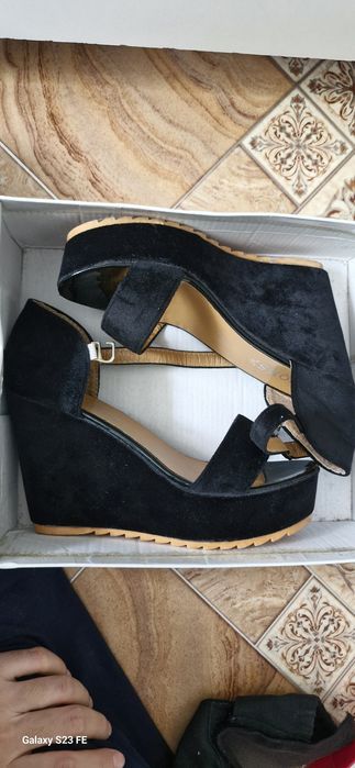 Продам босоножки