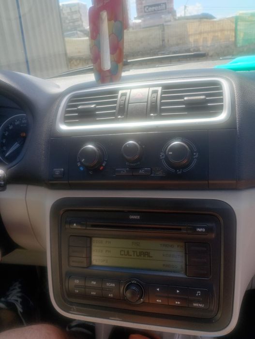 Vând Skoda Fabia 2