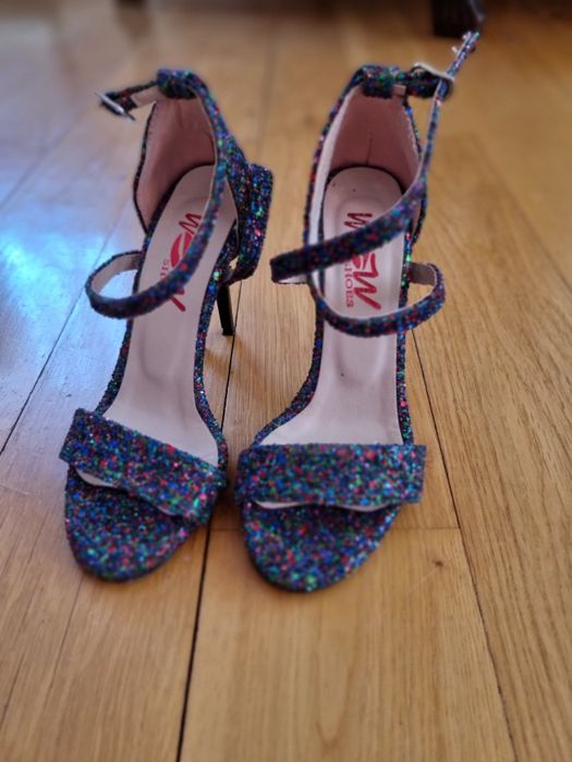 Sandale noi  Superbe, marimea 35