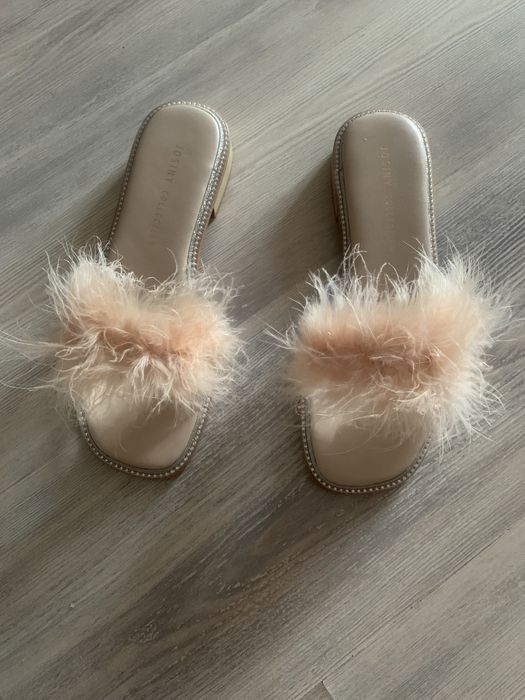 Босоножки геоиевые с перьями