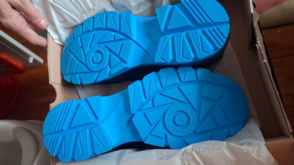 Vand 2 perechi de Uvex