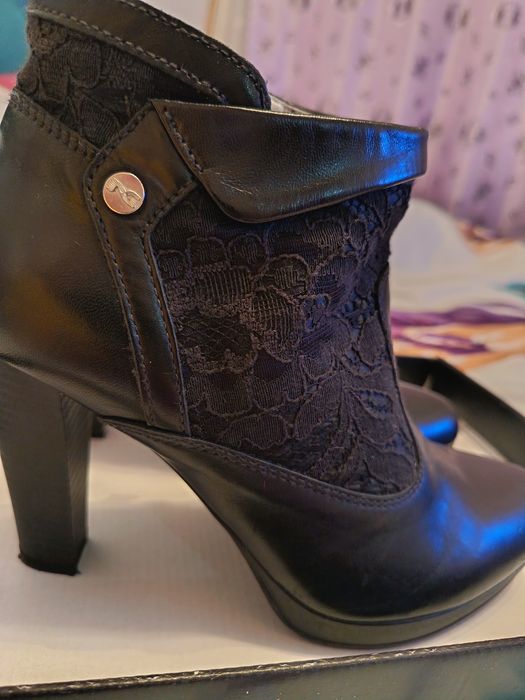 Botine din piele naturală