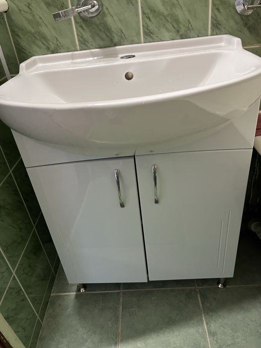 Продам тумба с зеркалом ,экран