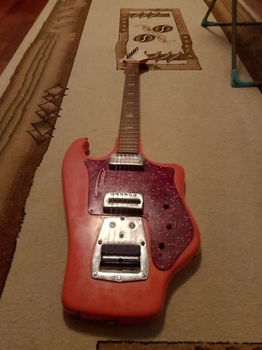 Продам  электро гитару
