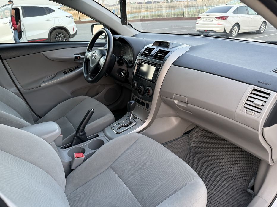 TOYOTA каролла 2013 1.8 автомат
