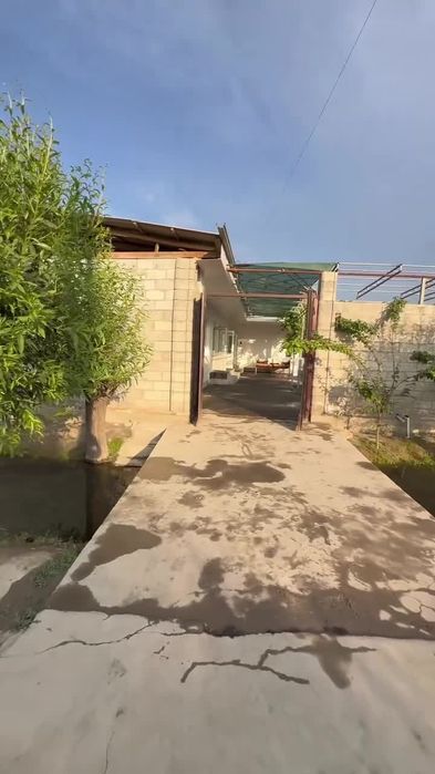 Uy sotilatiladi 5 xonalik yashashga tayyor remontlari boʻlgan