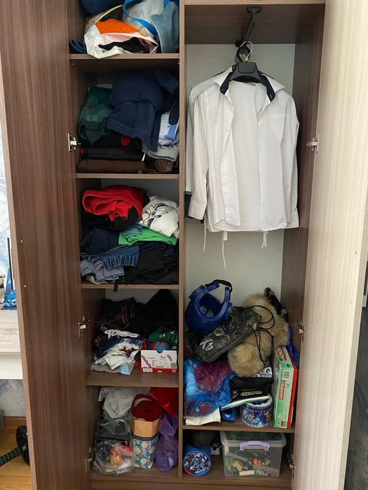 Срочно продам парта и шкаф