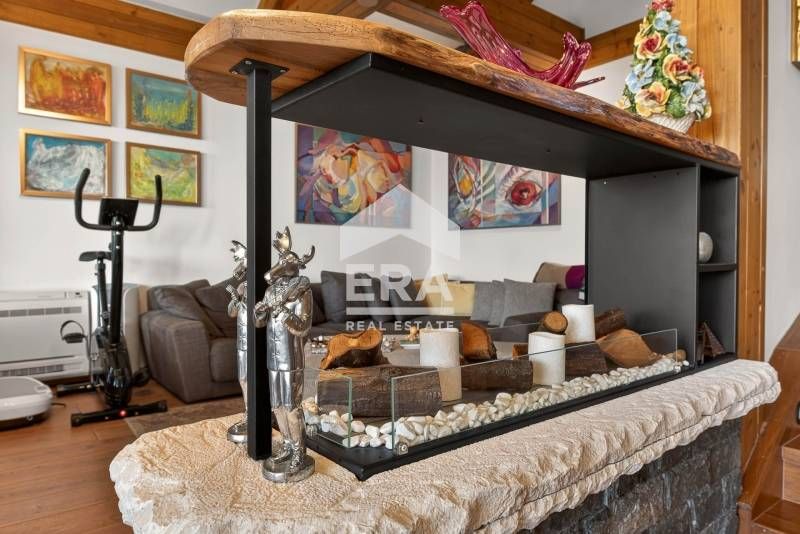 Двуетажна, новопостроена, стилно обзаведена къща за продажба, с двор,