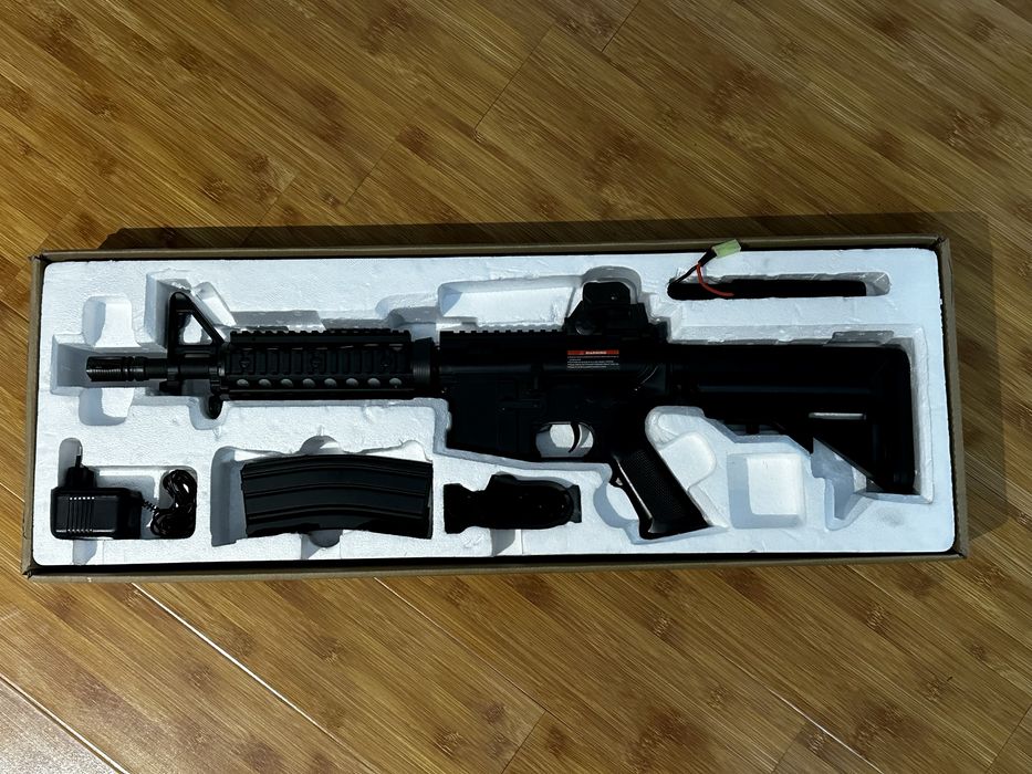 Arma M4 airsoft 1.41 jouli + geanta + incarcator