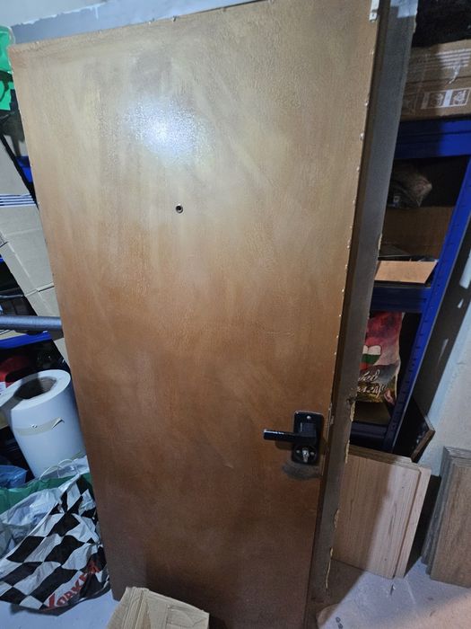 Масивна метална Входна врата с каса