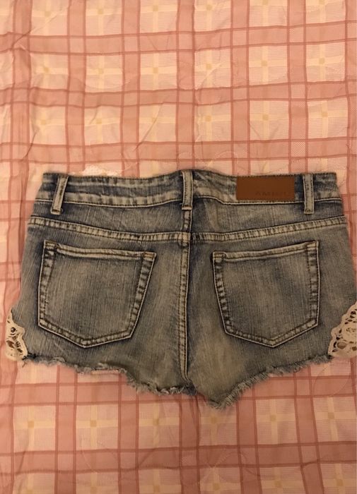 Продам джинсовые шорты