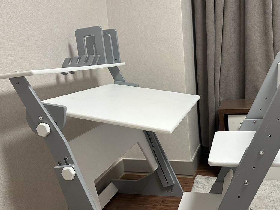 Детский письменный стол