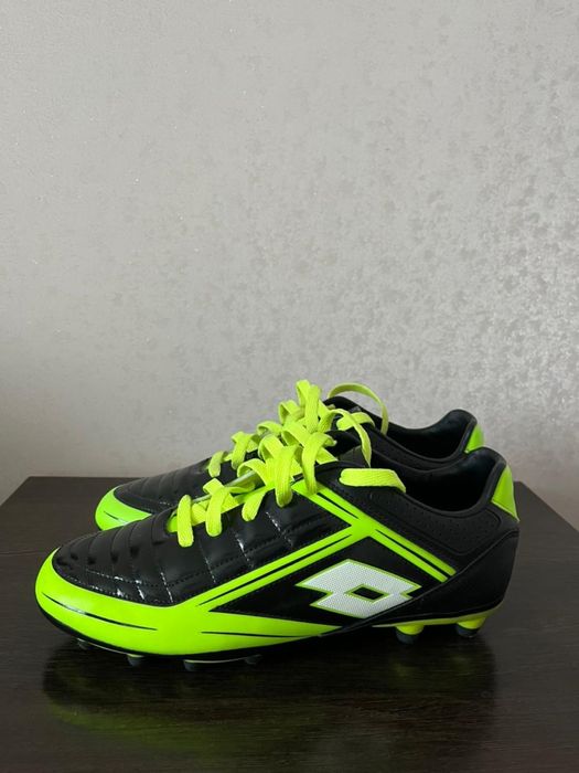 Продам новые бутсы