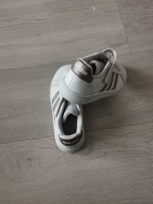 Pantofi Adidas mărimea 30