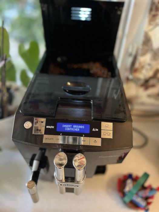 Aparat DeLonghi super automat de cafea De’Longhi Prima Donna S Soul