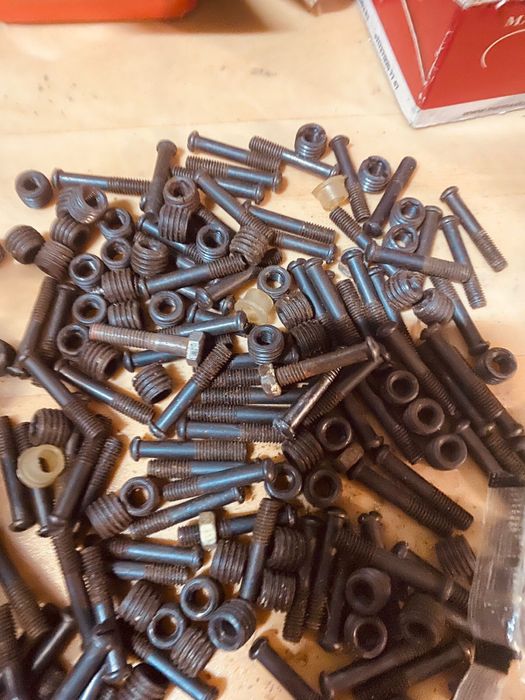 Продам крепежные материалы