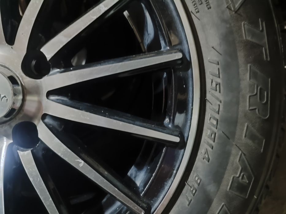 Продам зимние резины с дисками