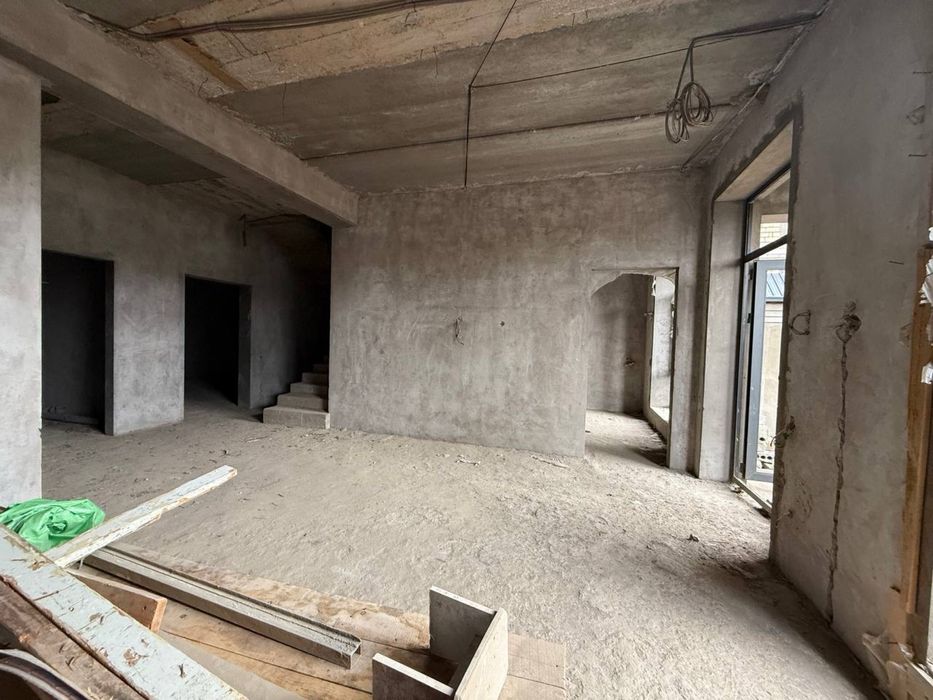 Bunyodkor mahallasida uy sotiladi (korobka)