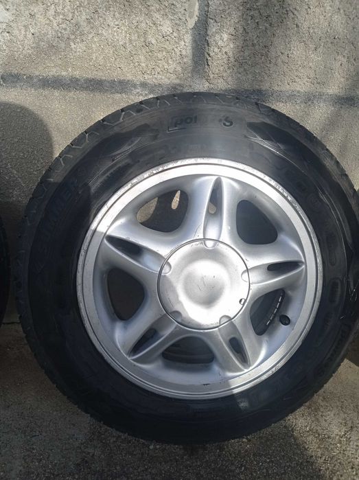 Продавам летни гуми и алуминиеви джанти с размер 175/70 R14